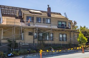 Read more about the article Navigating the Roofing Landscape: Choosing the Right Residential Roofing Company